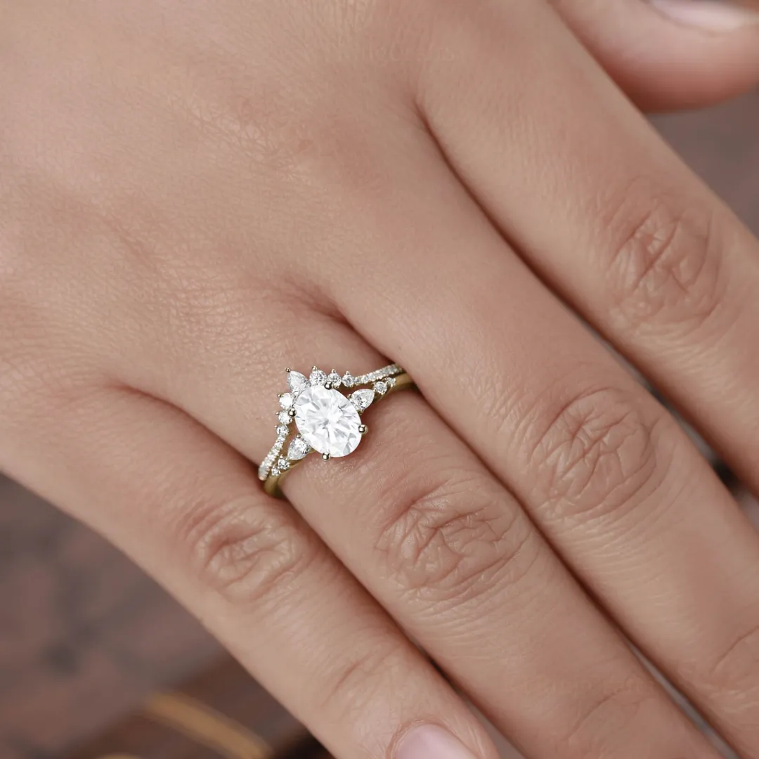 /public/photos/live/Oval cut Moissanite Engagement Ring set-1099 (3).webp